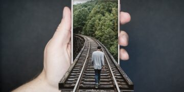 4 Tips for Protecting Your Smartphone While Travelling