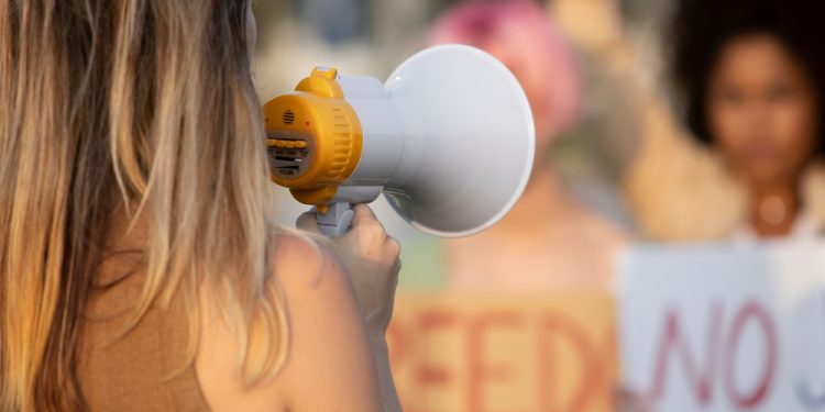 Political response to increasing hostility to foreigners in the Canary Islands