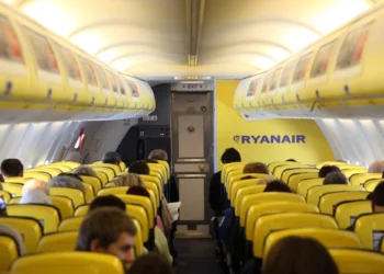 Abusive passengers could be blacklisted from all airlines under new government plan